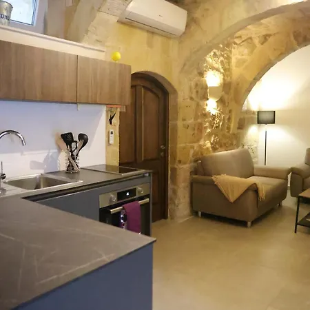 Authentic 1br House Of Character In Gozo By 360 Estates Case de vacanță