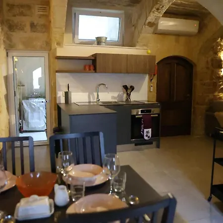 Authentic 1br House Of Character In Gozo By 360 Estates Case de vacanță *