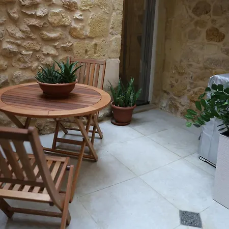 Authentic 1br House Of Character In Gozo By 360 Estates Case de vacanță